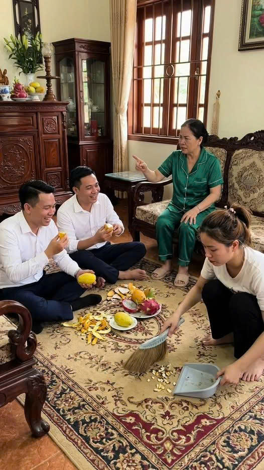 Từ ngày mẹ chồng biết tôi kiếm được 50 triệu một tháng, thái độ của bà đổi hẳn. Không còn mỉa mai, không còn soi mói, mà là… ra lệnh.