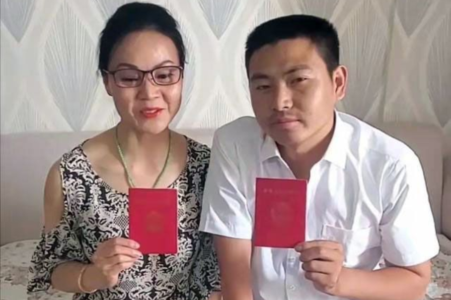 Đi làm thuê rồi lân la cặp luôn bà chủ 65 tuổi. Nửa năm sau bà cho hẳn căn biệt thự, ngay đi công chứng giấy tờ tôi mới hú hồn khi mở ra và thấy…